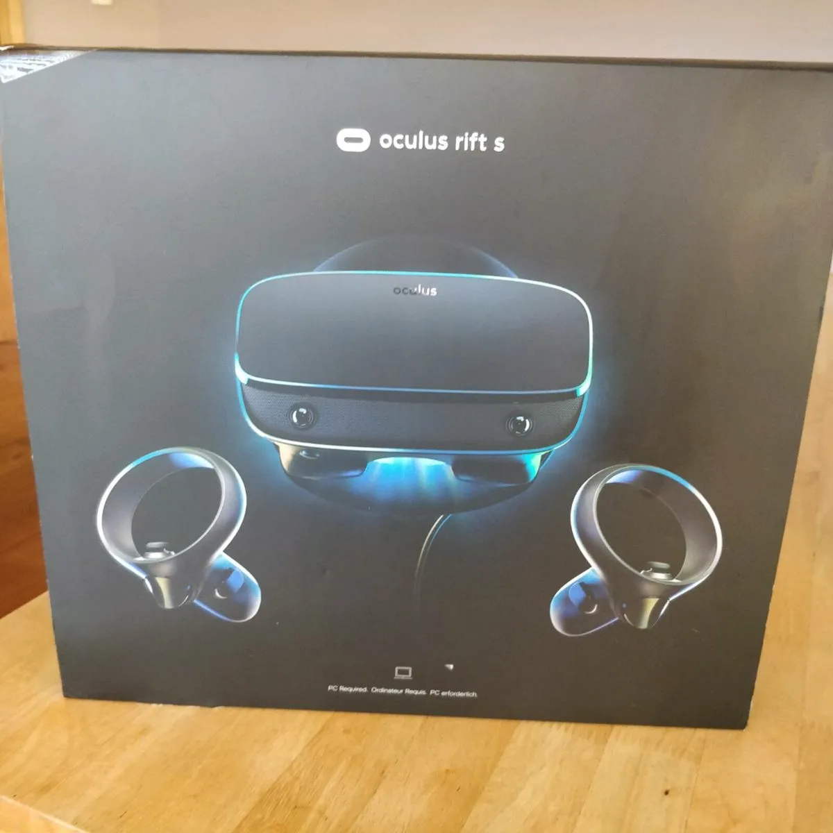 VR headset - Image 1