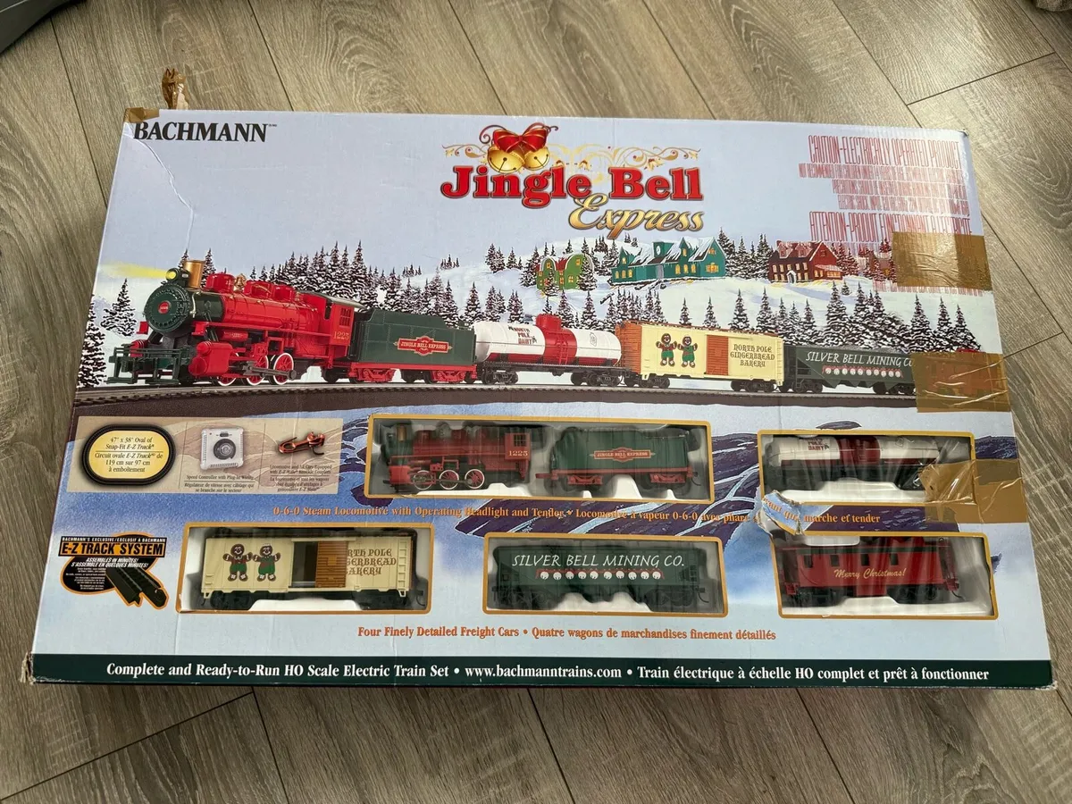 Bachmann ~ HO Scale ~ Jingle Bell Express Set 110V - Image 2
