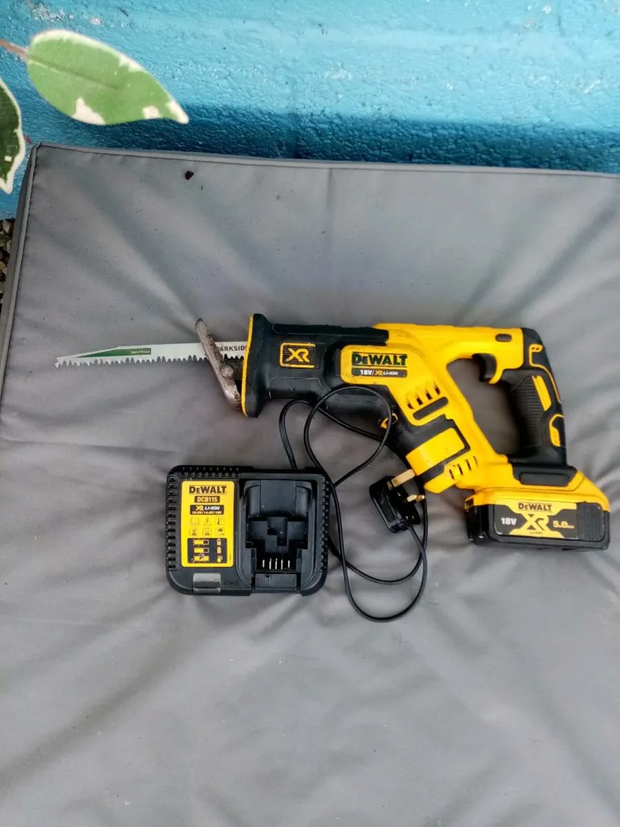 Dewalt 18v XR LI-ION Battery Recipricator Saw - Image 3