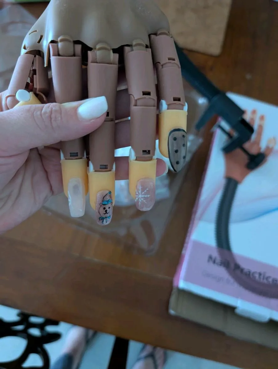 Practise hand for nail technician - Image 2