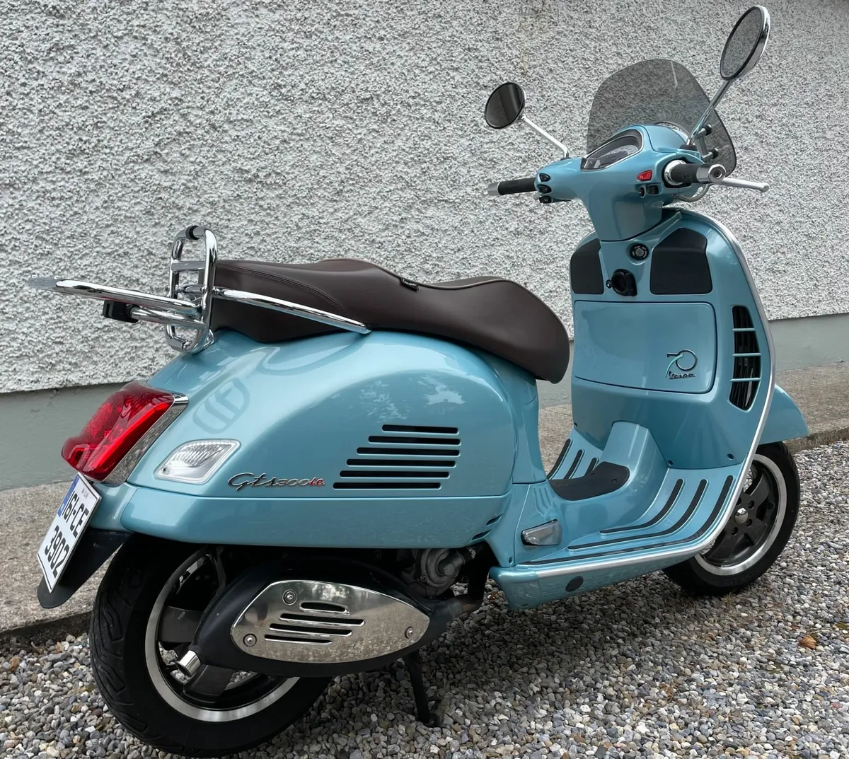 Vespa GTS300 ie,  70th anniversary edition - Image 2