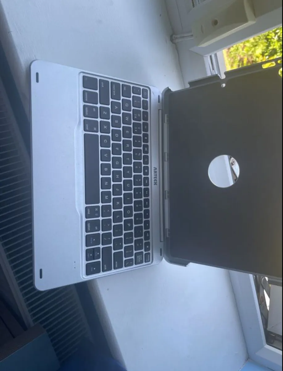 Ipad keyboard and case bluetooth connected - Image 1