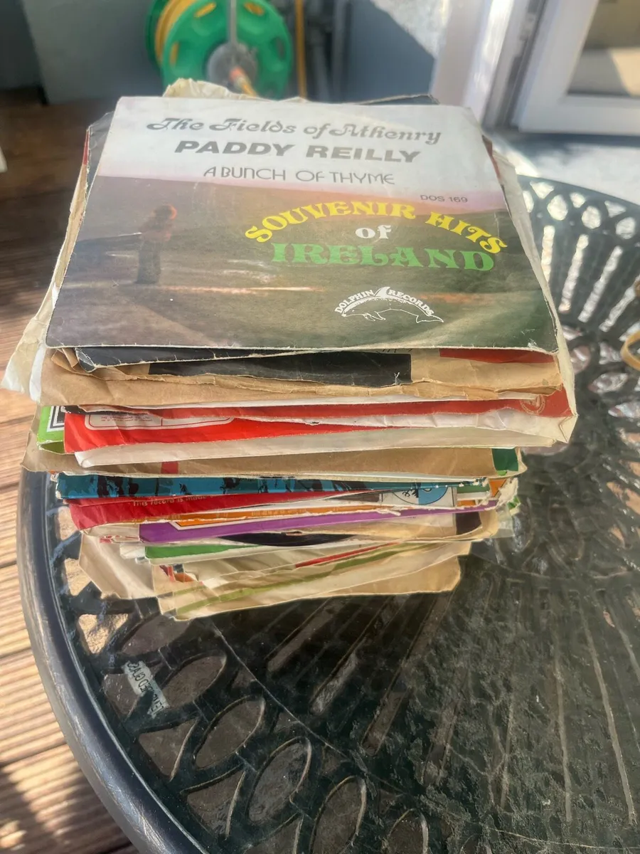 Vintage 45 speed records(singles) - Image 1