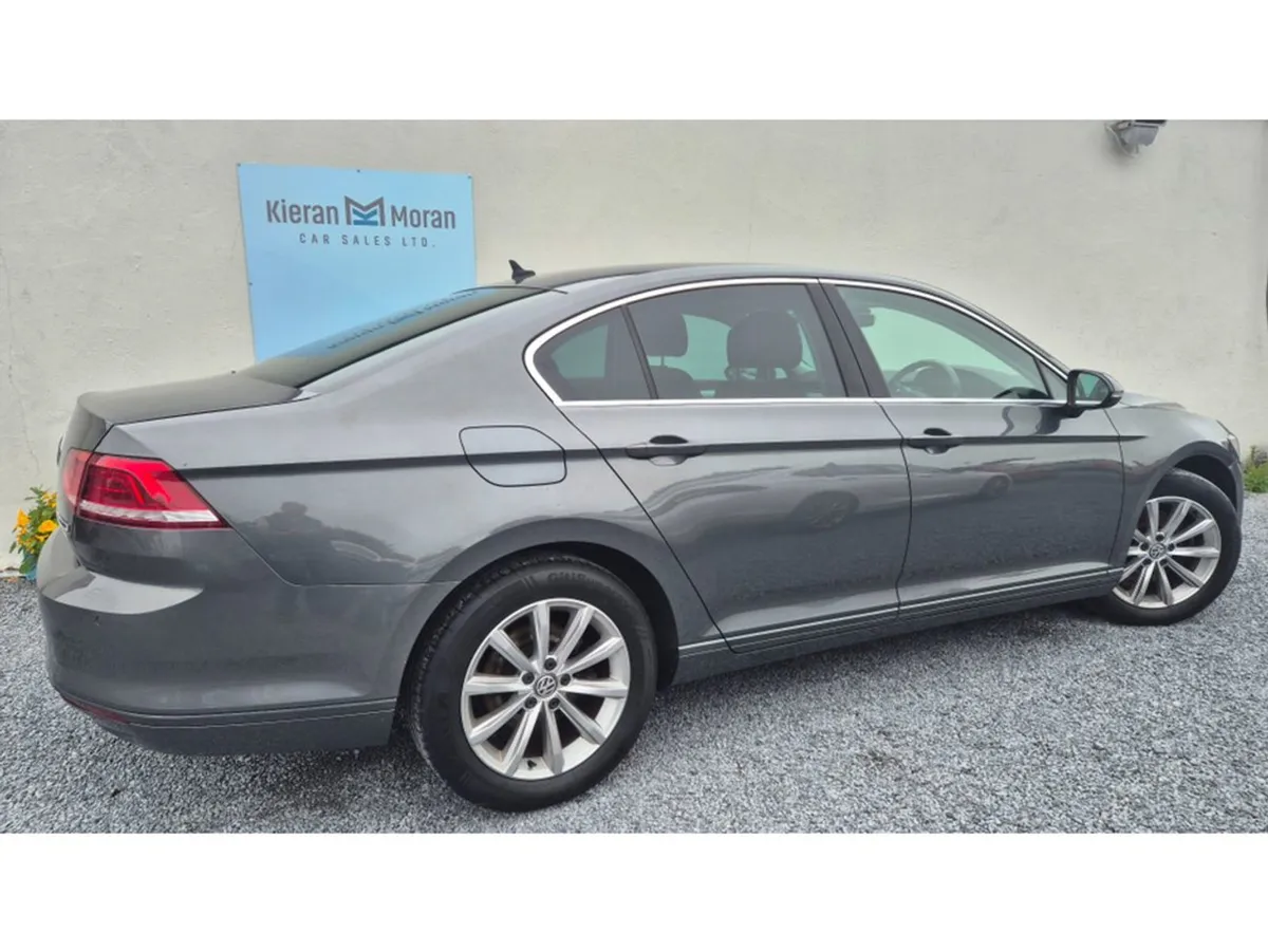 Volkswagen Passat 2.0 TDI 4DR - Image 4