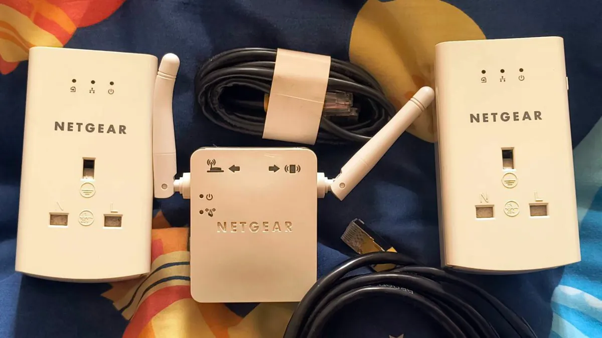 NETGEAR WiFi Range Extender Network 3 adapter! - Image 1