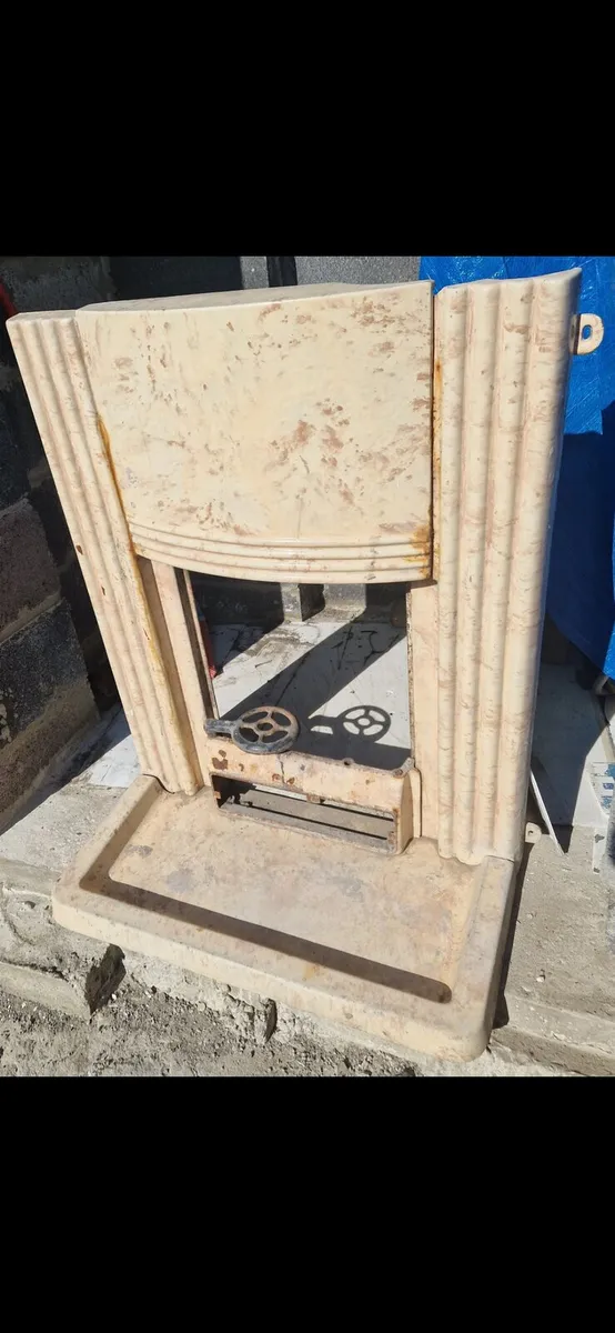 ART DECO CAST IRON FIREPLACE - Image 1