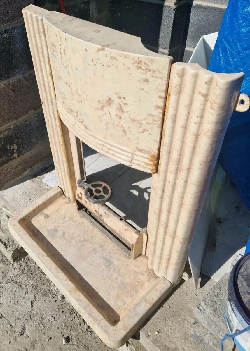 ART DECO CAST IRON FIREPLACE - Image 3