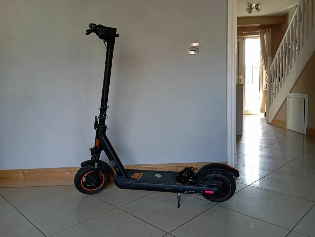 E Scooter - Image 1