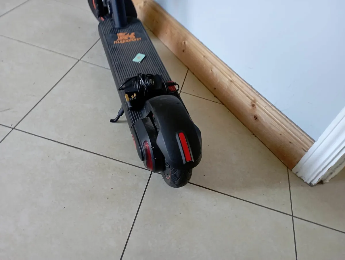 E Scooter - Image 2