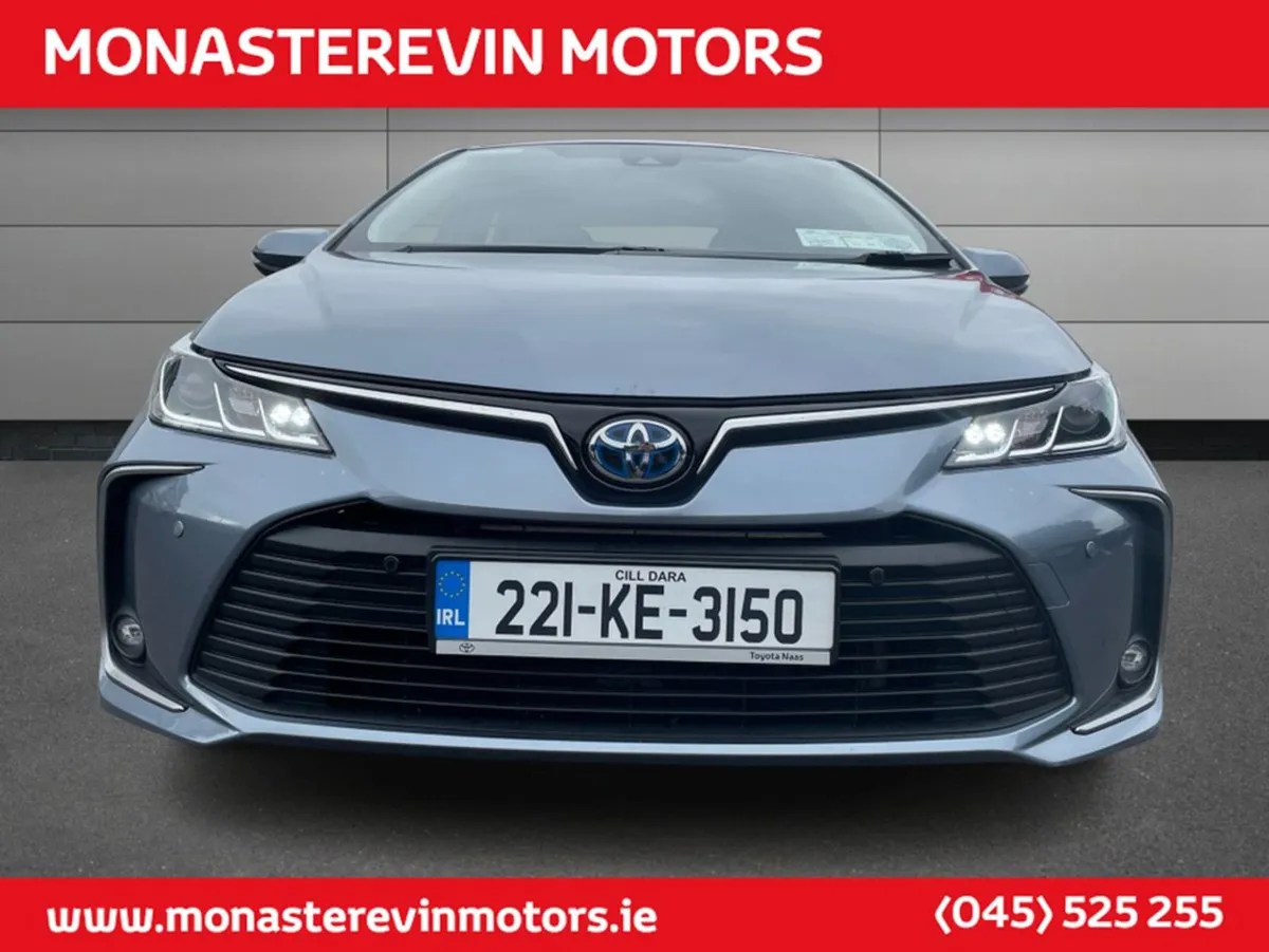 Toyota Corolla Luna 4DR Auto Hybrid - Apple Carpl - Image 4
