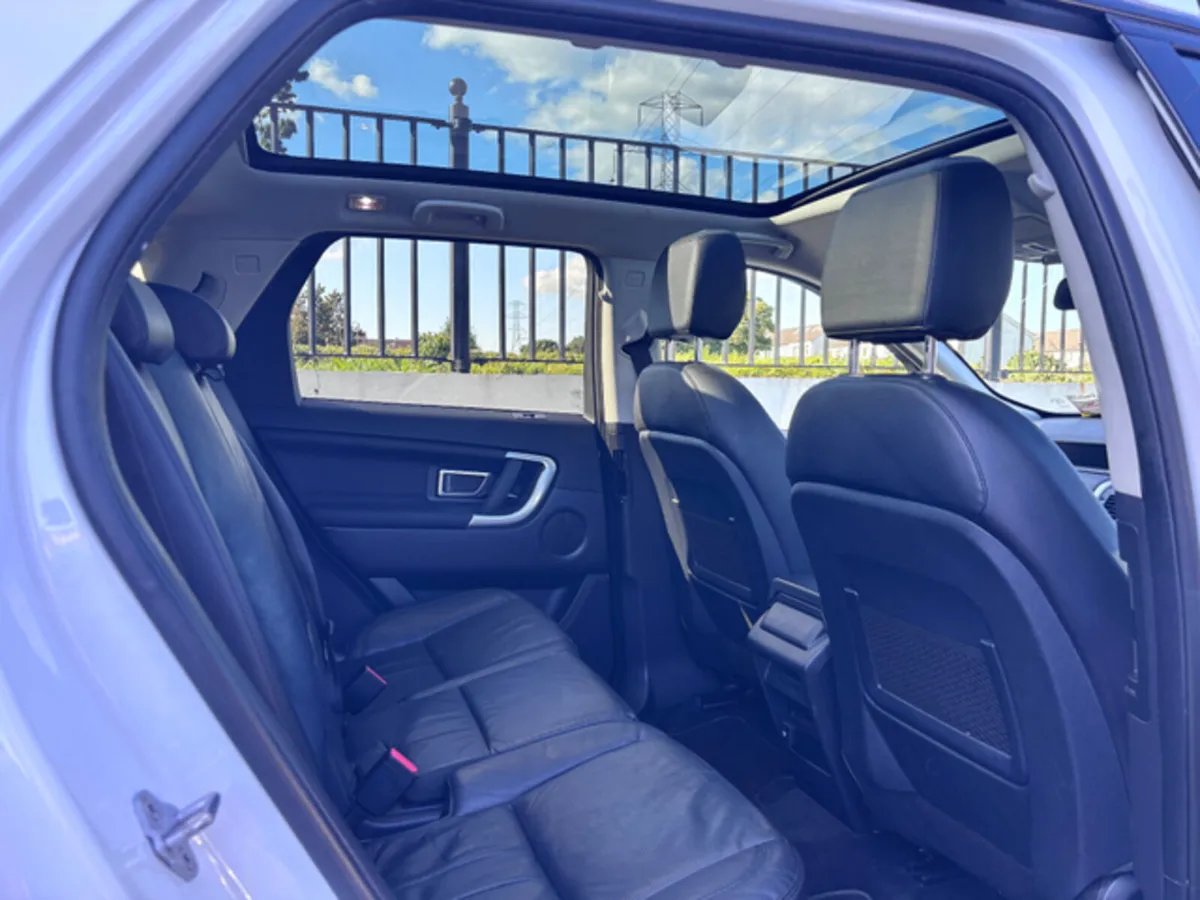 LAND ROVER DISCOVERY SPORT 2.0 TD4 HSE  // 7 SEATS - Image 4