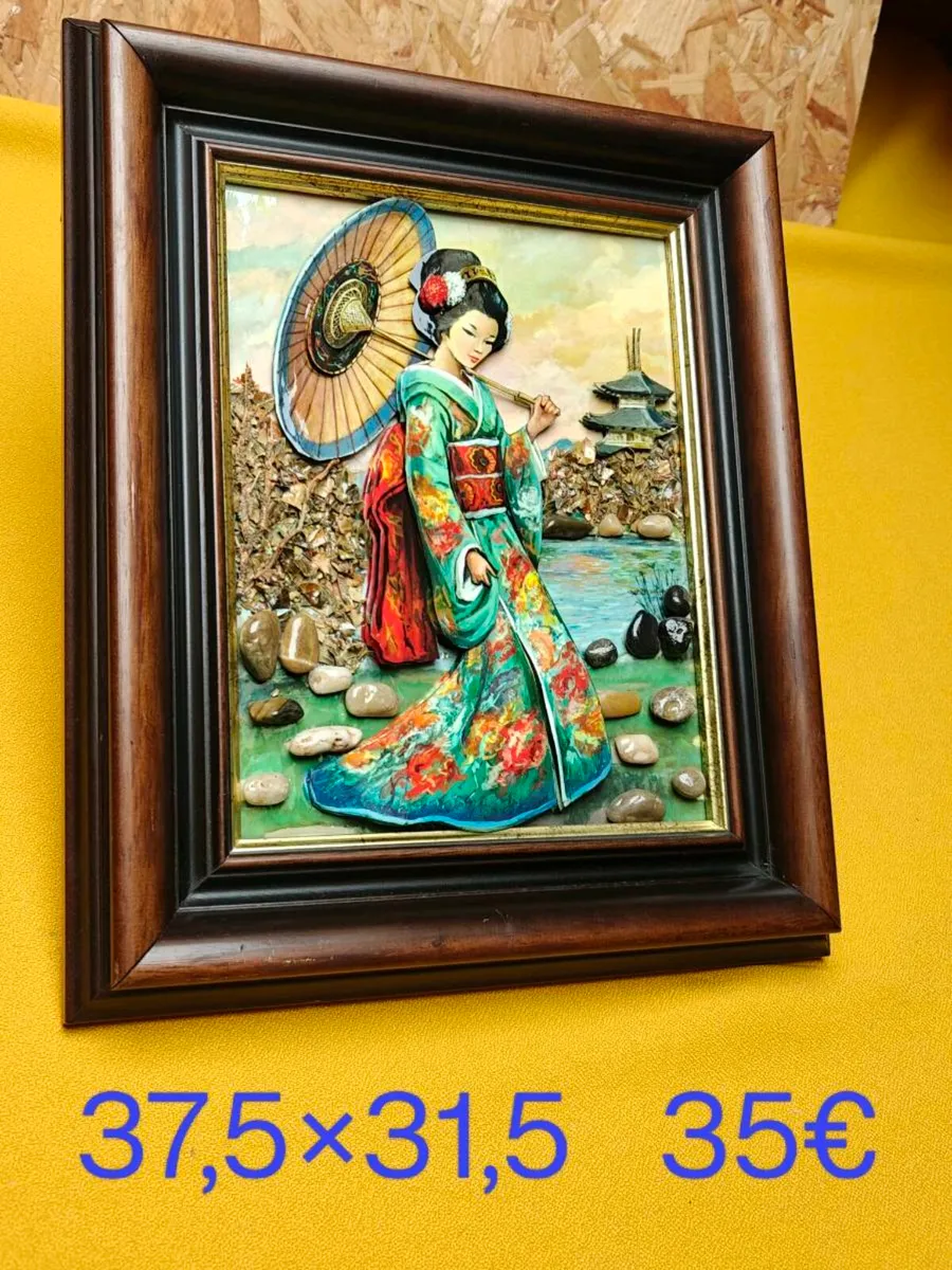 Carved wood pictures - Image 1