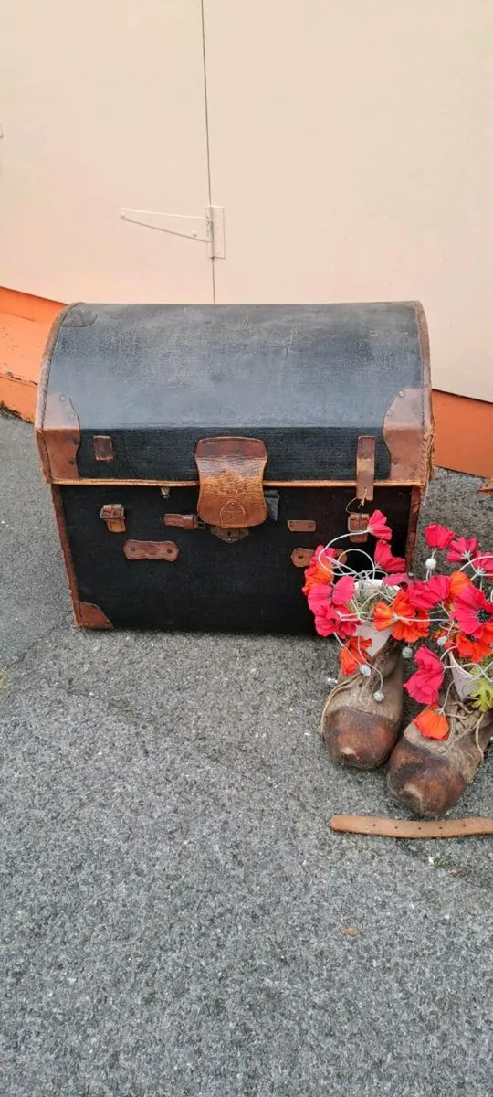 2 Large Victorian Trunks - Image 3