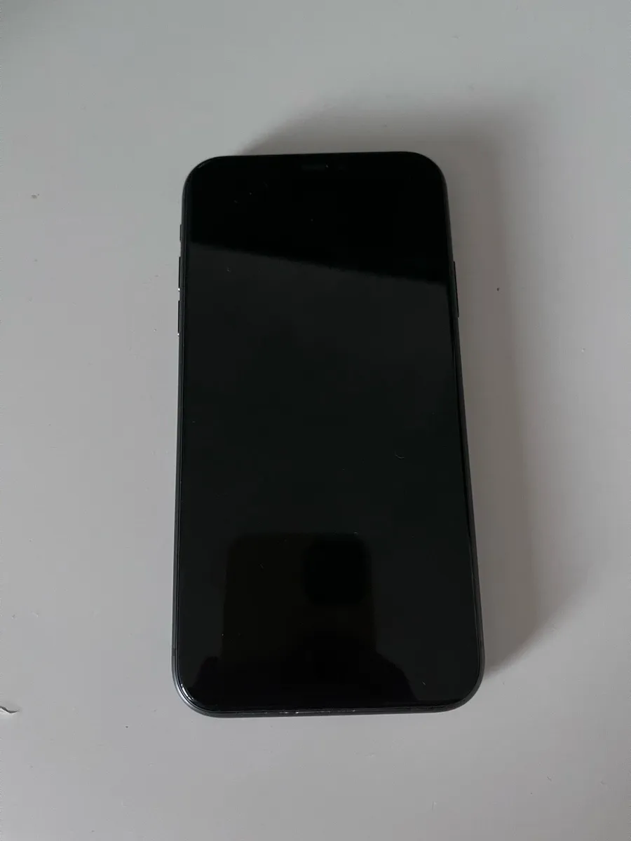 iPhone 11 - Image 3