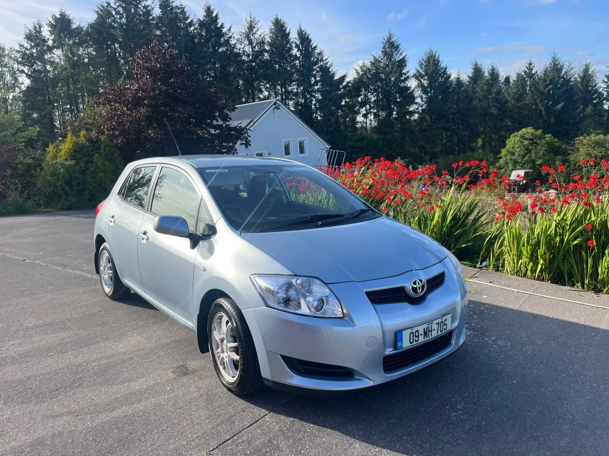 Toyota Auris 2009 - Image 2