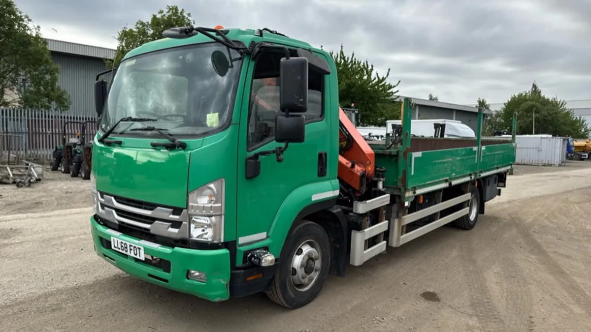 2018 ISUZU- F11-210 DROPSIDE FLAT WITH CRANE - Image 2