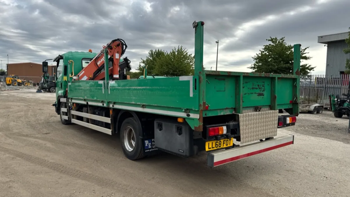 2018 ISUZU- F11-210 DROPSIDE FLAT WITH CRANE - Image 4