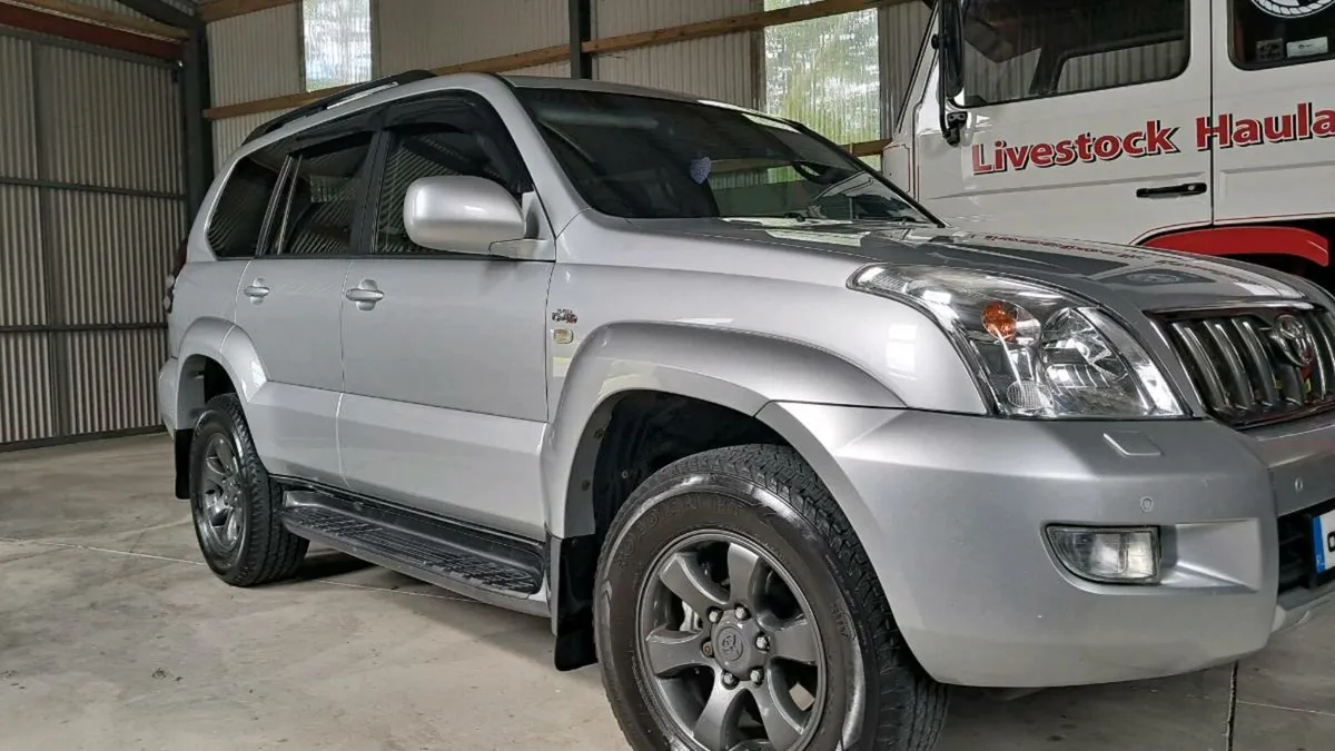 🚒toyota landcruiser lc5 2009🚒 - Image 2