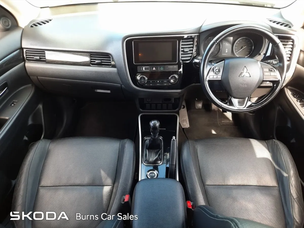 Mitsubishi Outlander 2.2 Di-d 150PS 6MT 4WD 7-sea - Image 3