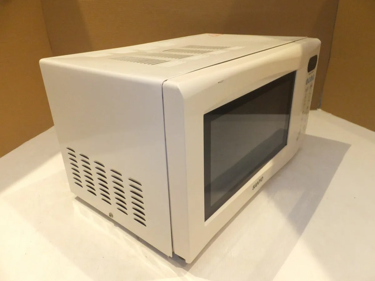Sanyo Microwave - Image 4
