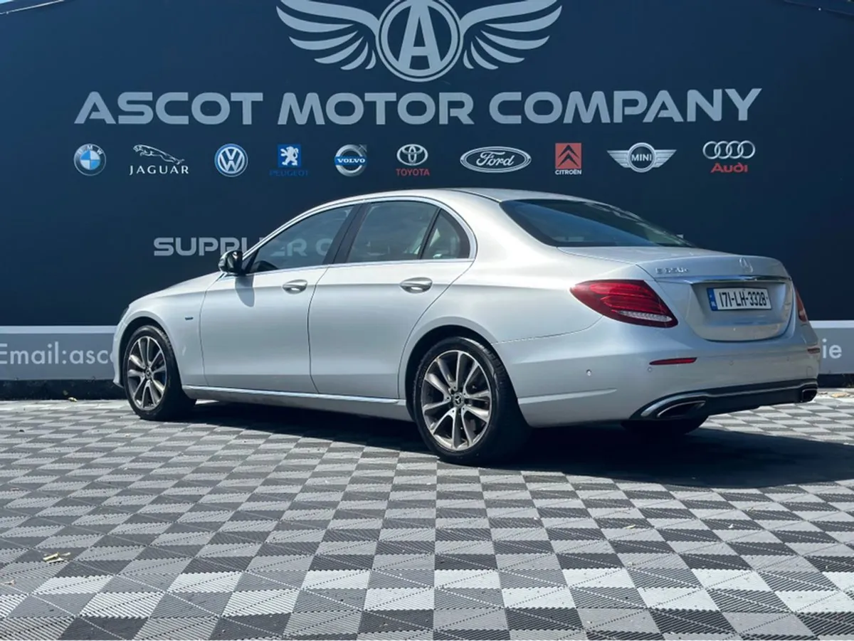 Mercedes-Benz E-Class E Series SE 4DR Auto - Image 3