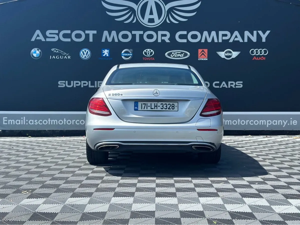Mercedes-Benz E-Class E Series SE 4DR Auto - Image 4