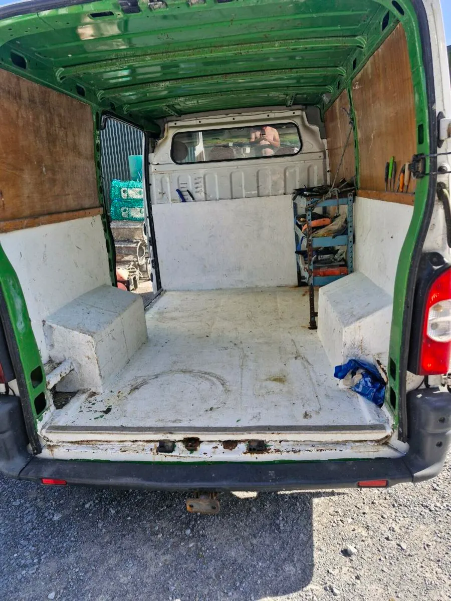Van - Image 4