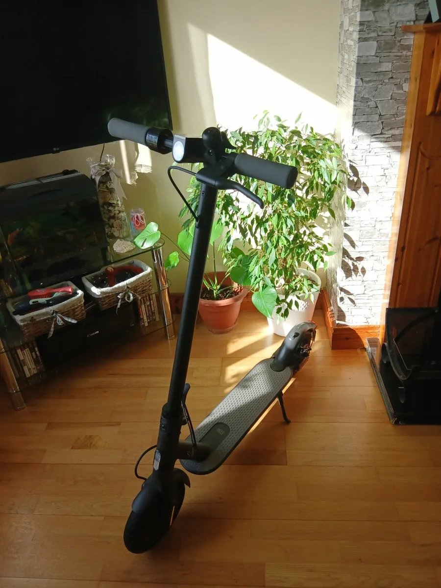 Electric scooter - Image 2