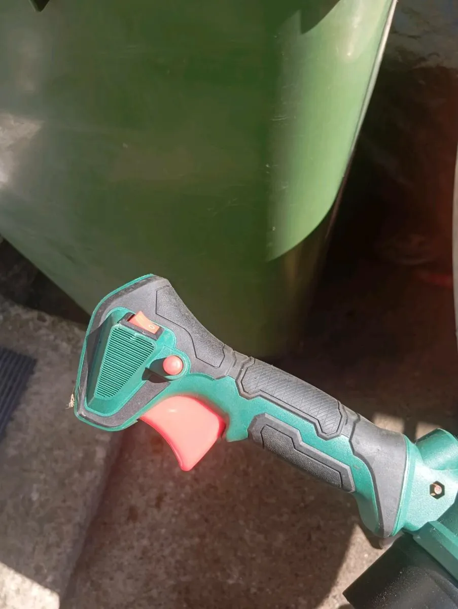 Petrol backpack blower - Image 3