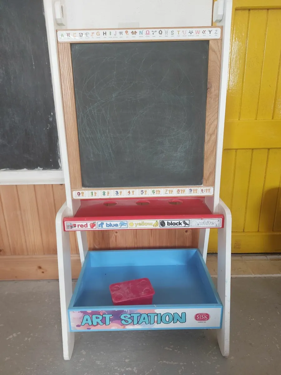 Art and chalk board easel - Image 1