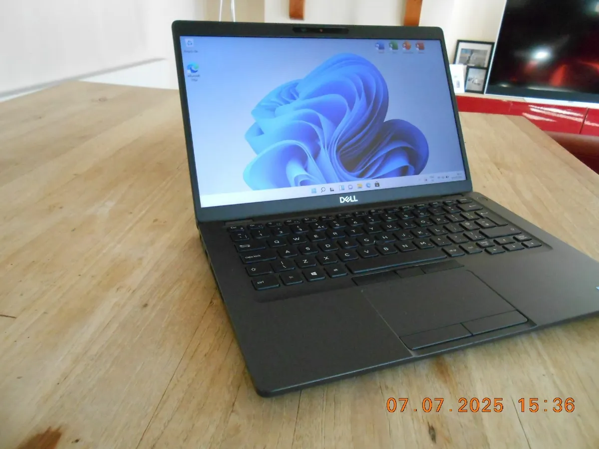 DELL Latitude 5400 Touchscreen AS NEW CONDITION - Image 4