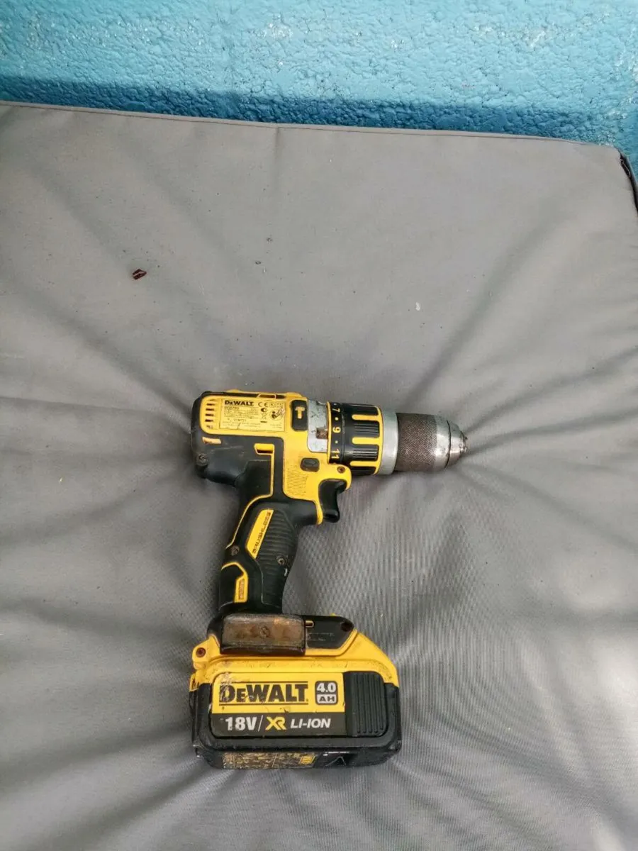 Dewalt 18v XR LI-ION Battery Combi Hammer Drill - Image 2