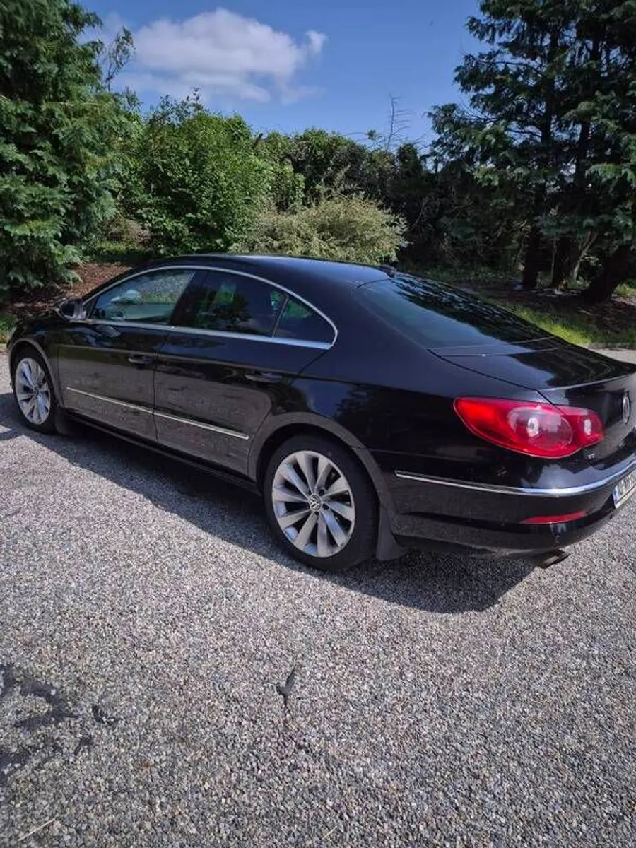2010 Volkswagen Passat - Image 1