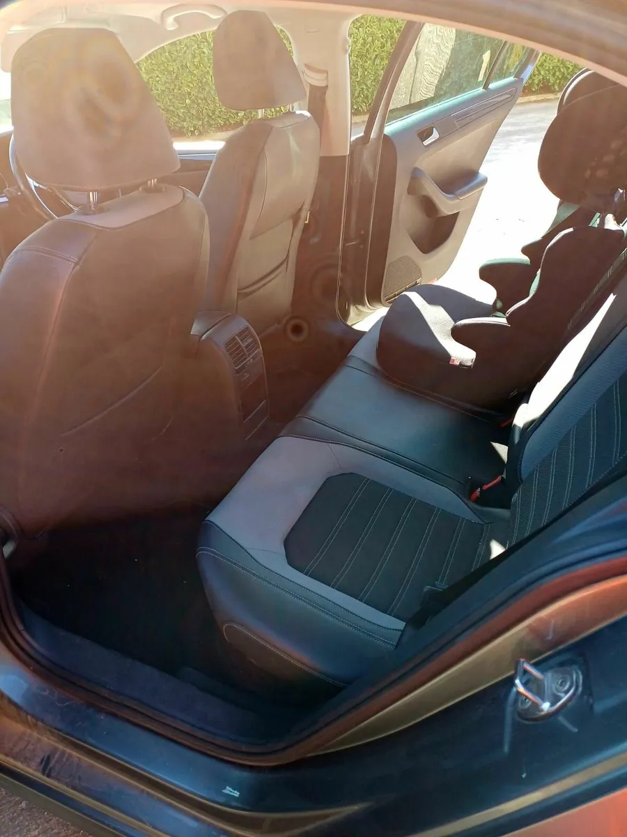 Volkswagen Jetta 171 2.0TDI Bluemotion - Image 4
