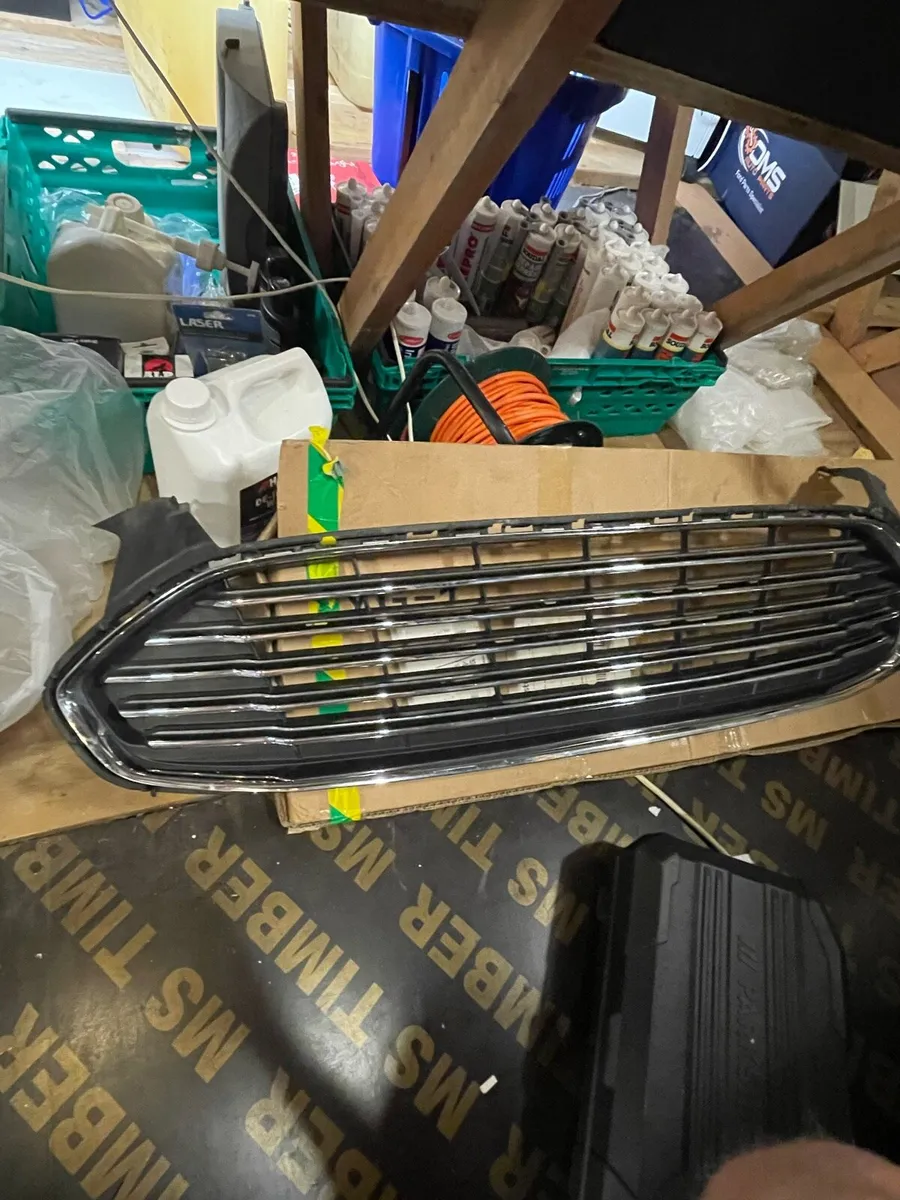 Ford Mondeo mk5 Front grill - Image 2
