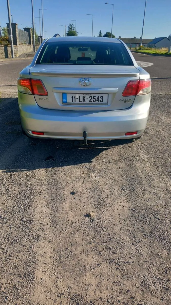 Toyota Avensis 2011 2.0L - Image 2
