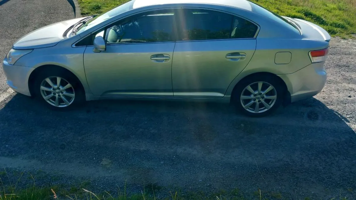 Toyota Avensis 2011 2.0L - Image 3