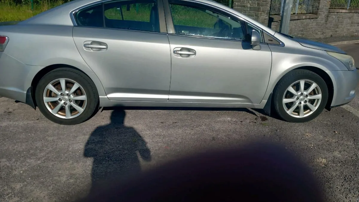 Toyota Avensis 2011 2.0L - Image 4