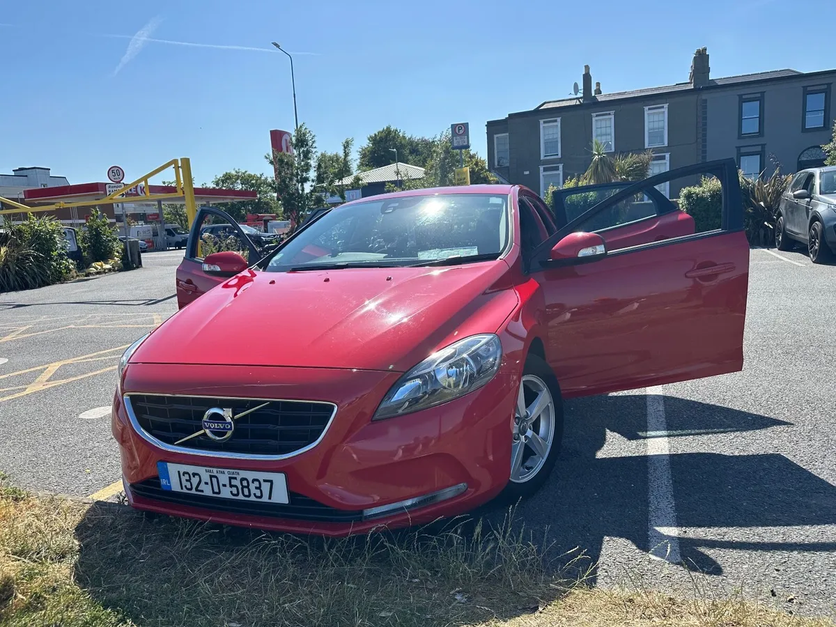 132 Volvo V40 - Very Low Mileage & Good Condition - Image 2