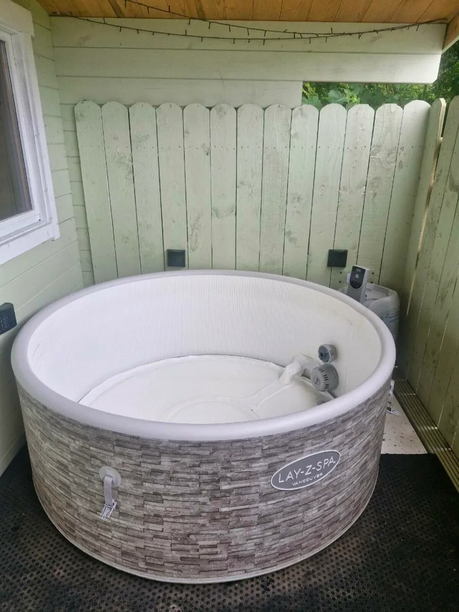 Lay-Z-Spa 5 person Hot tub - Image 3