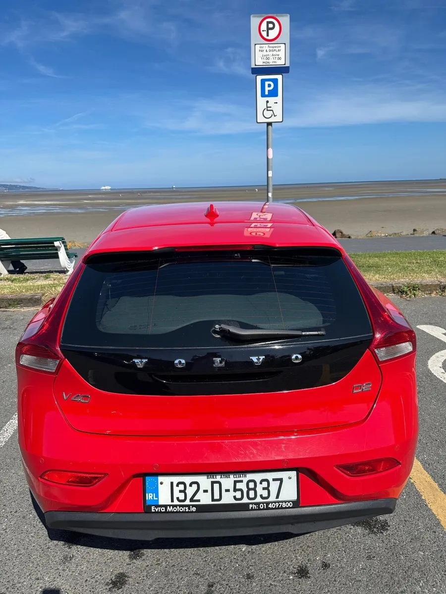 132 Volvo V40 - Very Low Mileage & Good Condition - Image 3