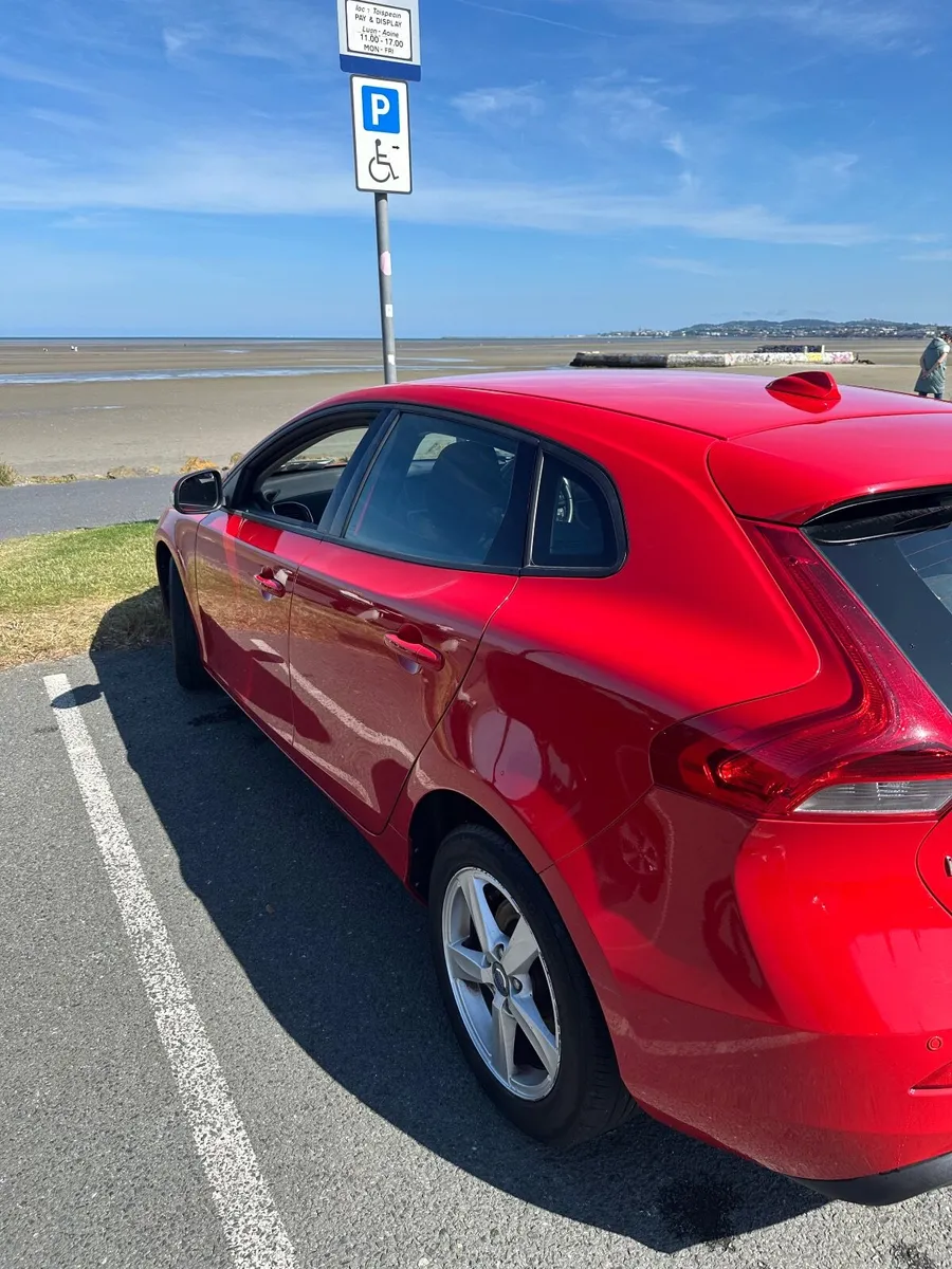 132 Volvo V40 - Very Low Mileage & Good Condition - Image 4