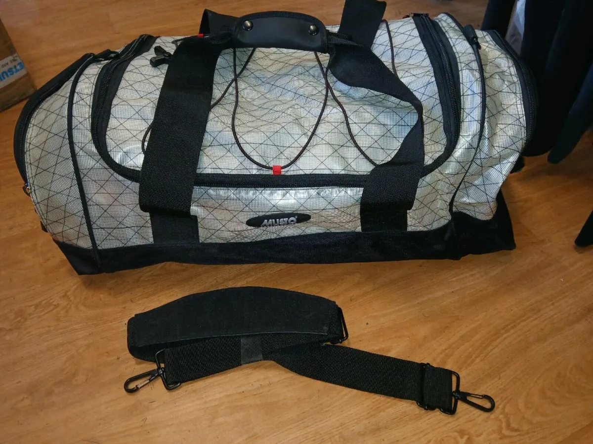 New unused MUSTO  large holdall / large bag - Image 1