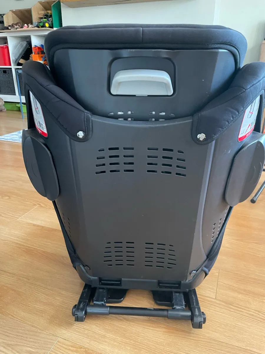 Car seat 2/3 - Image 2