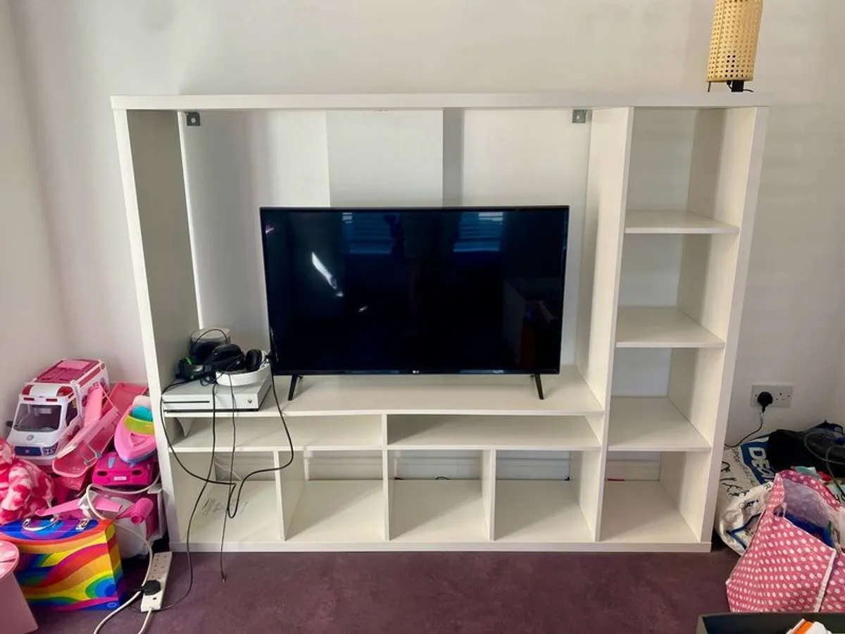 living room - Image 2