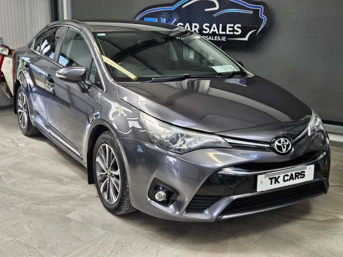 17 TOYOTA AVENSIS SOL NAV DIESEL LOW KMS - Image 1