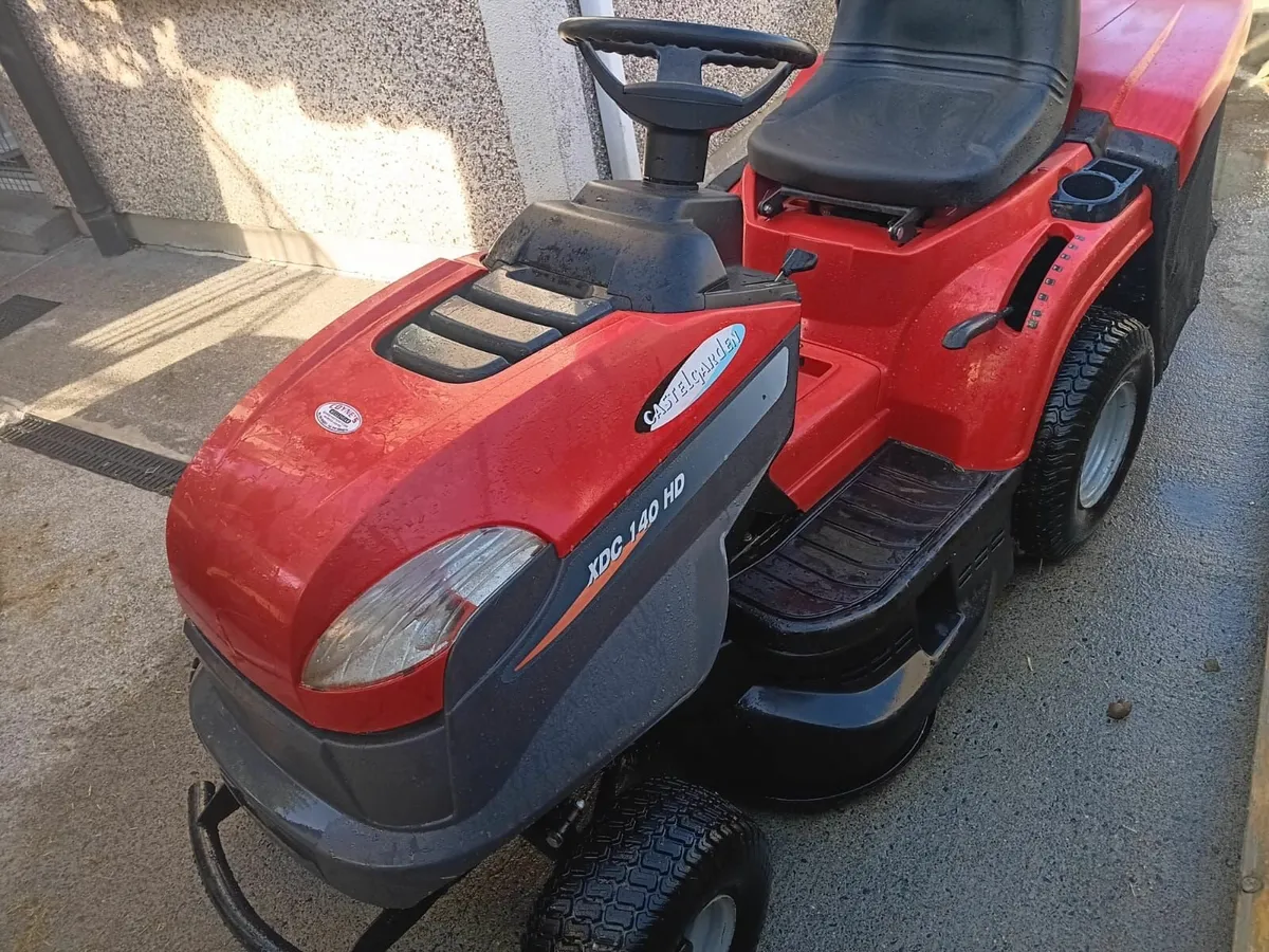 Tractor lawn mower - Image 1