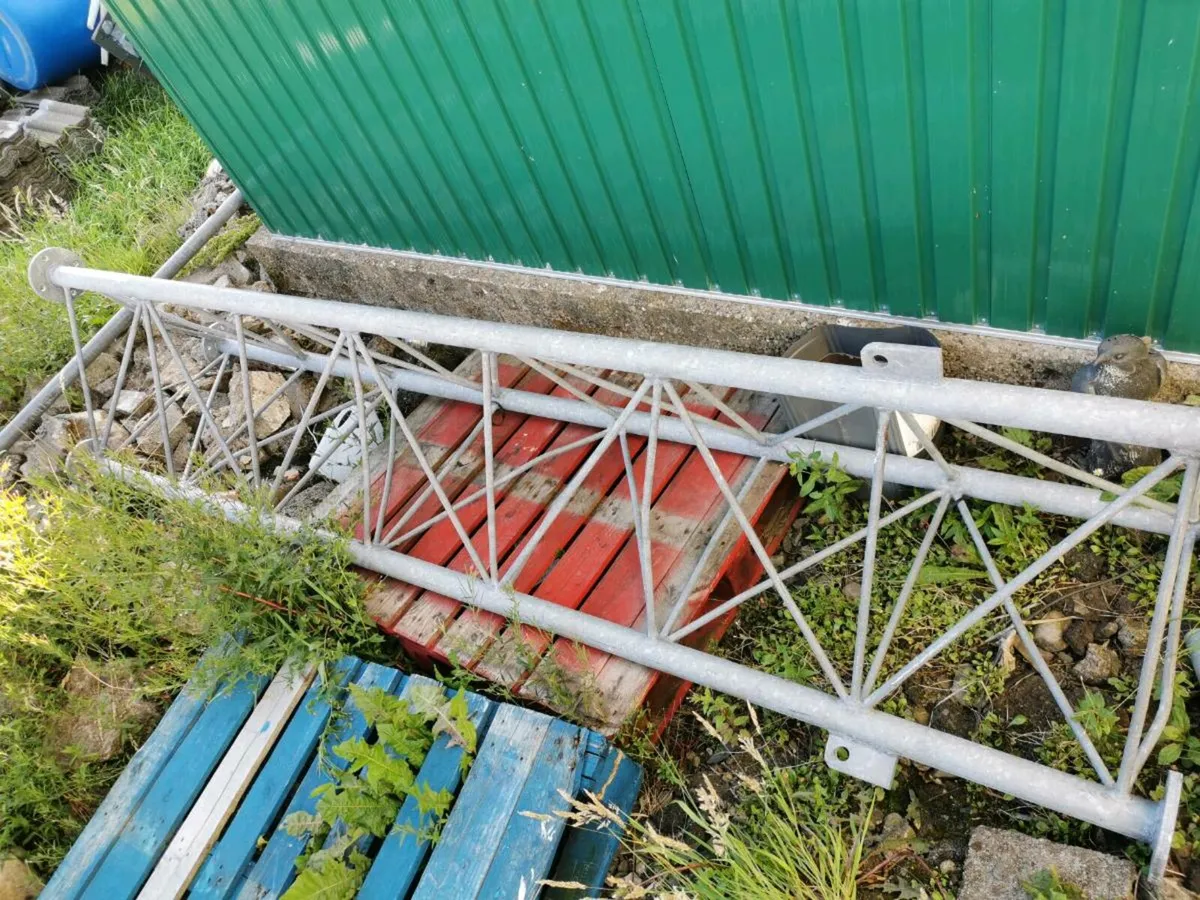 Tower/mast/truss - Image 2