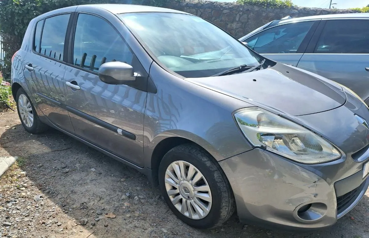 A RENAULT CLIO with NEW NCT till 31st May 2026 - Image 2