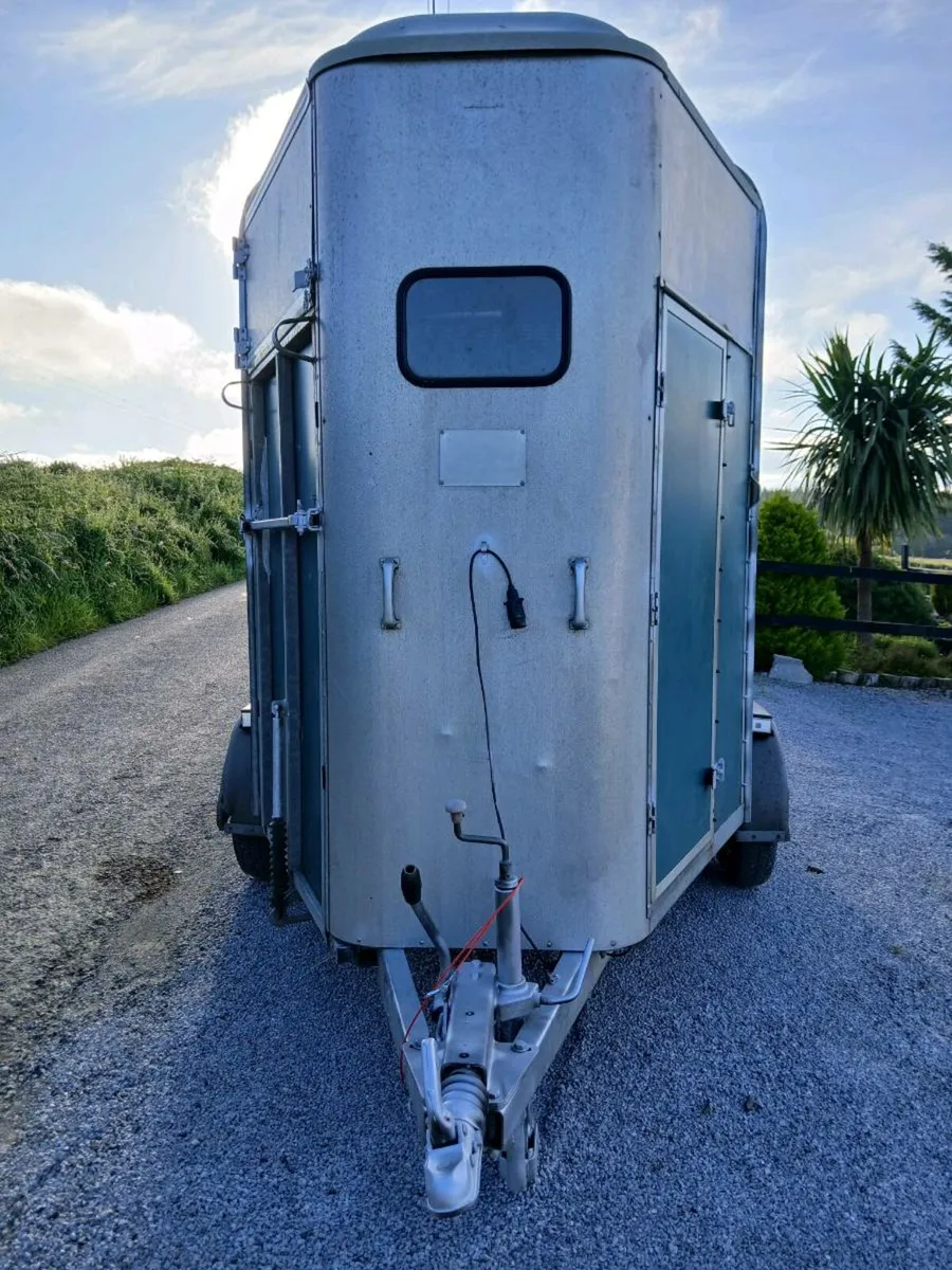 505 ivor Williams horsebox - Image 1